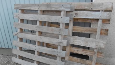Les palettes cimentières qui vont servir à la fabrication de ruches