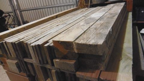 Planches et madriers récupérés