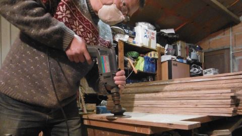 Ponçage des planches de récupération