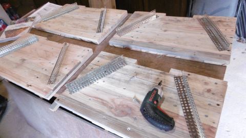 Fixation des cornières d'assemblage