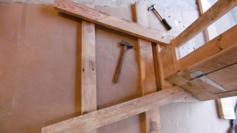 Fixation des pieds de la ruche