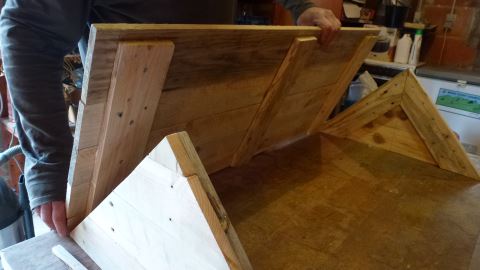 assemblage du toit de la ruche