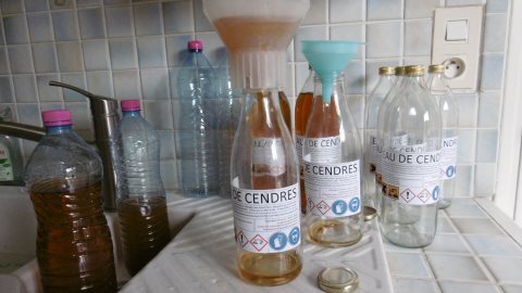 filtration de l'eau de cendres