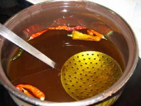 piments dans l'huile